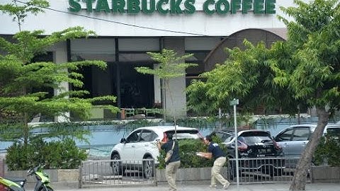 Jakarta Attack Eyewitness | Bombers Exploded themselves in Starbucks Café