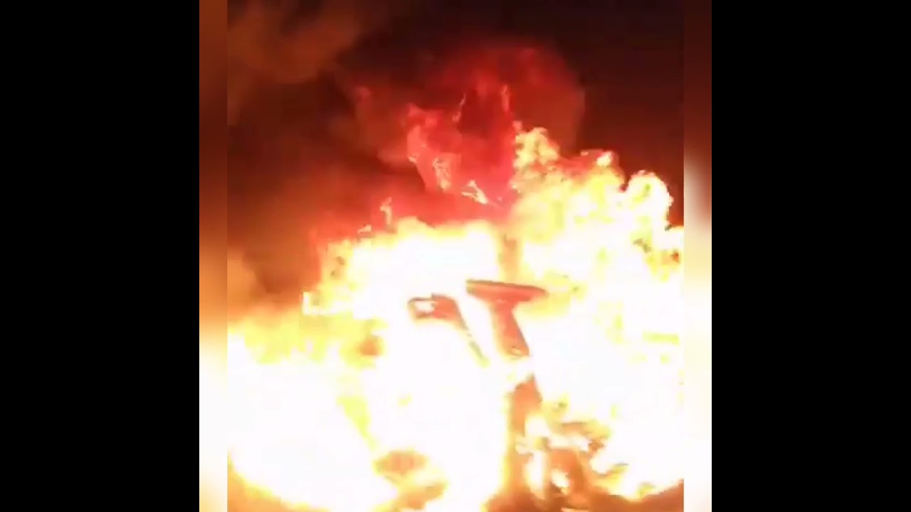 Тесла загорелась на мкад