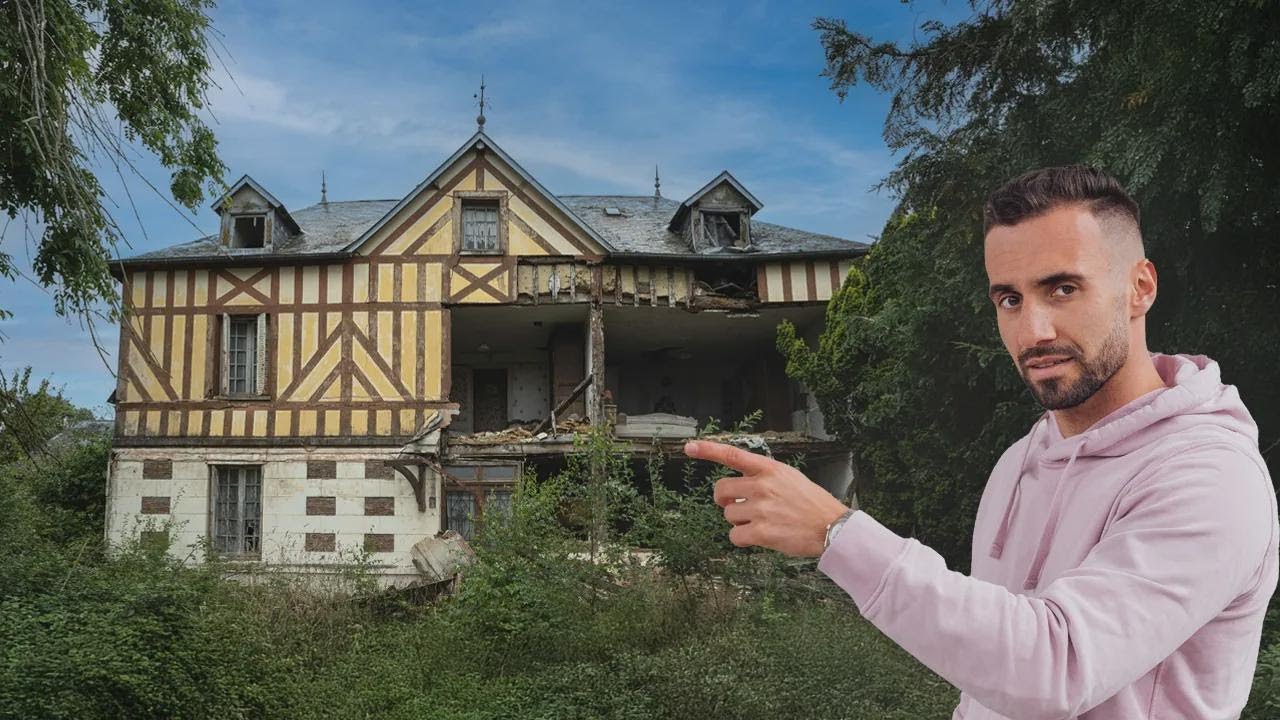 Casă părăsită cu pereți lipsă – parcă e o păpușărie în mărime naturală!