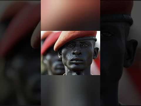 جندي من السودان تم تصويره خلال احتفال بلاده بعيد الاستقلال