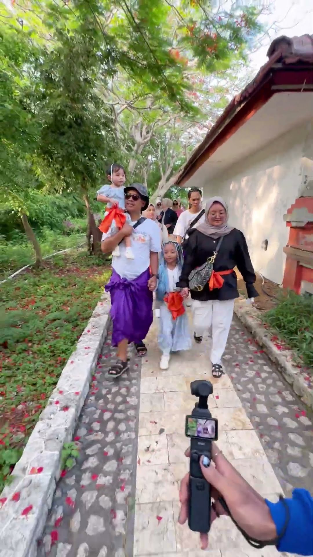 LEIKA LIBURAN KE ULUWATU SAMBIL NYANYI LAGU BARU #leika #shorts