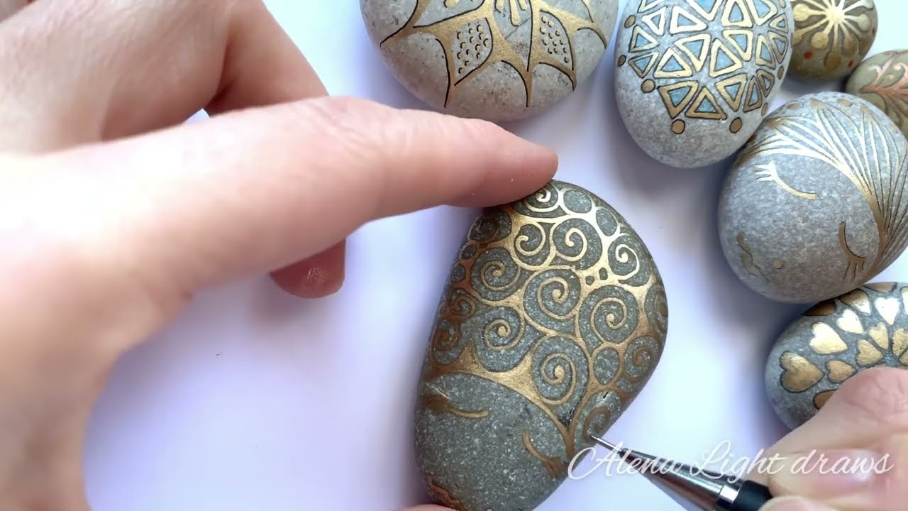 Easy 3D golden doodling on a stone