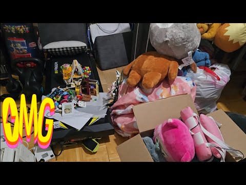 Christmas Clean Up ☹️ Messiest Room in our House! Learning How to use a Record Player❓️