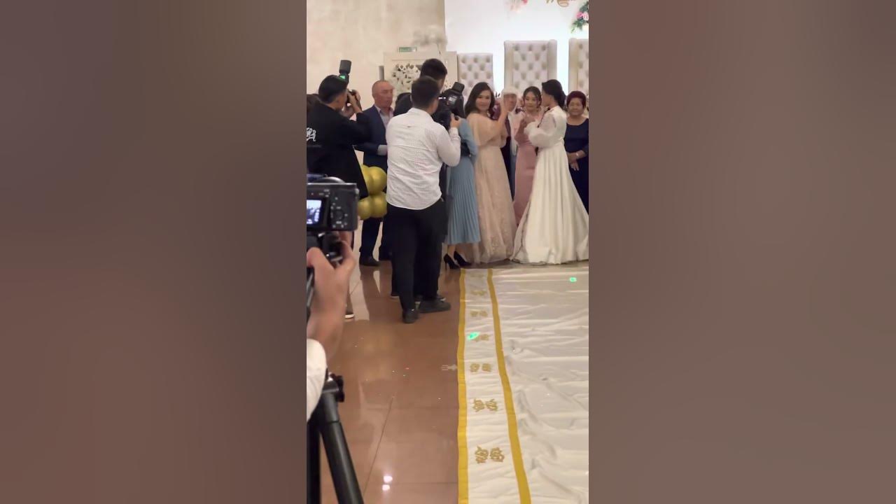 Порно сорады және есекке саусақты итереді