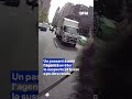 New York: un policier à cheval se lance dans une course-poursuite