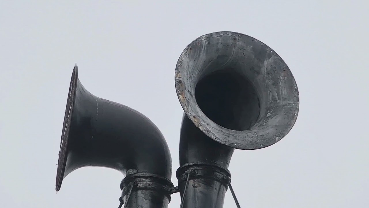 HAUNTING SOUND OF LIZARD POINT FOGHORN (CORNWALL) Foghorn Lighthouses