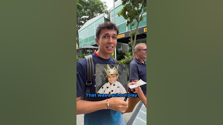 The Pictures They *Weren’t* Expecting To Sign In Singapore ✍️😂