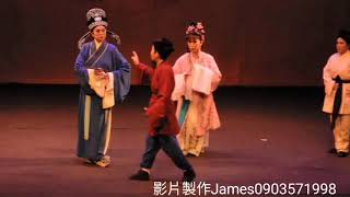 超好內容。AM臺傳第三次即將在11月25日演出,看到最後面我都笑了。原來倒下都要美美的才專業。汐止區原興人行廣場。B