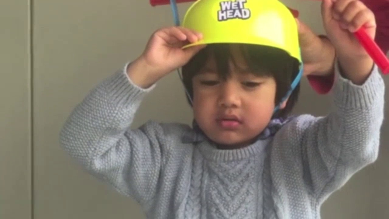 ♥WET HEAD CHALLENGE Family Fun game for kids Egg Surprise Toys Ryan