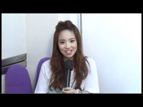 Kimberley Chen 陳芳語跟香港朋友們打招呼