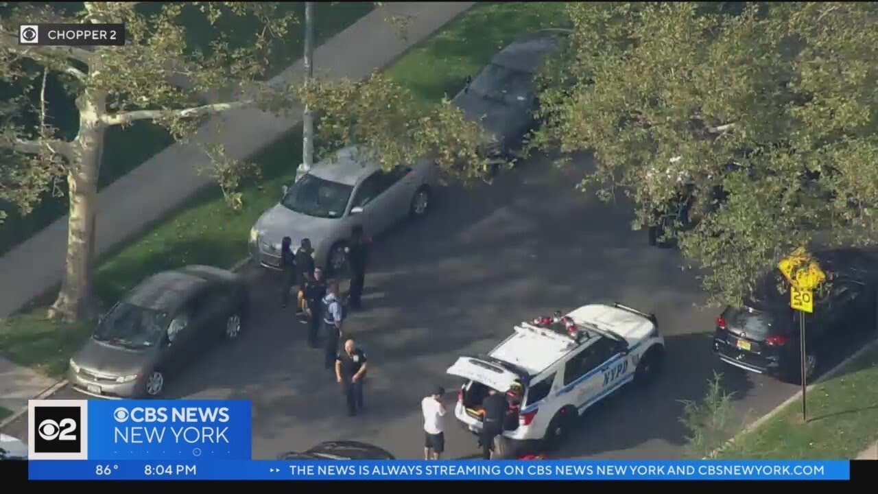 1 man dead, 2 children hurt in crash in Queens - YouTube