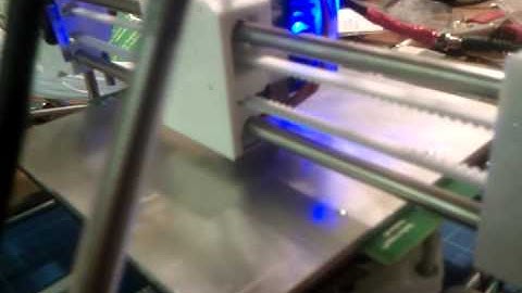 Emaker Huxley calibration cube first print.