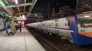 136次普悠瑪自強號往南港通過+2253次700型區間車往嘉義進入中壢站