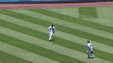 CHC@LAD: Gutierrez leaves game with illness