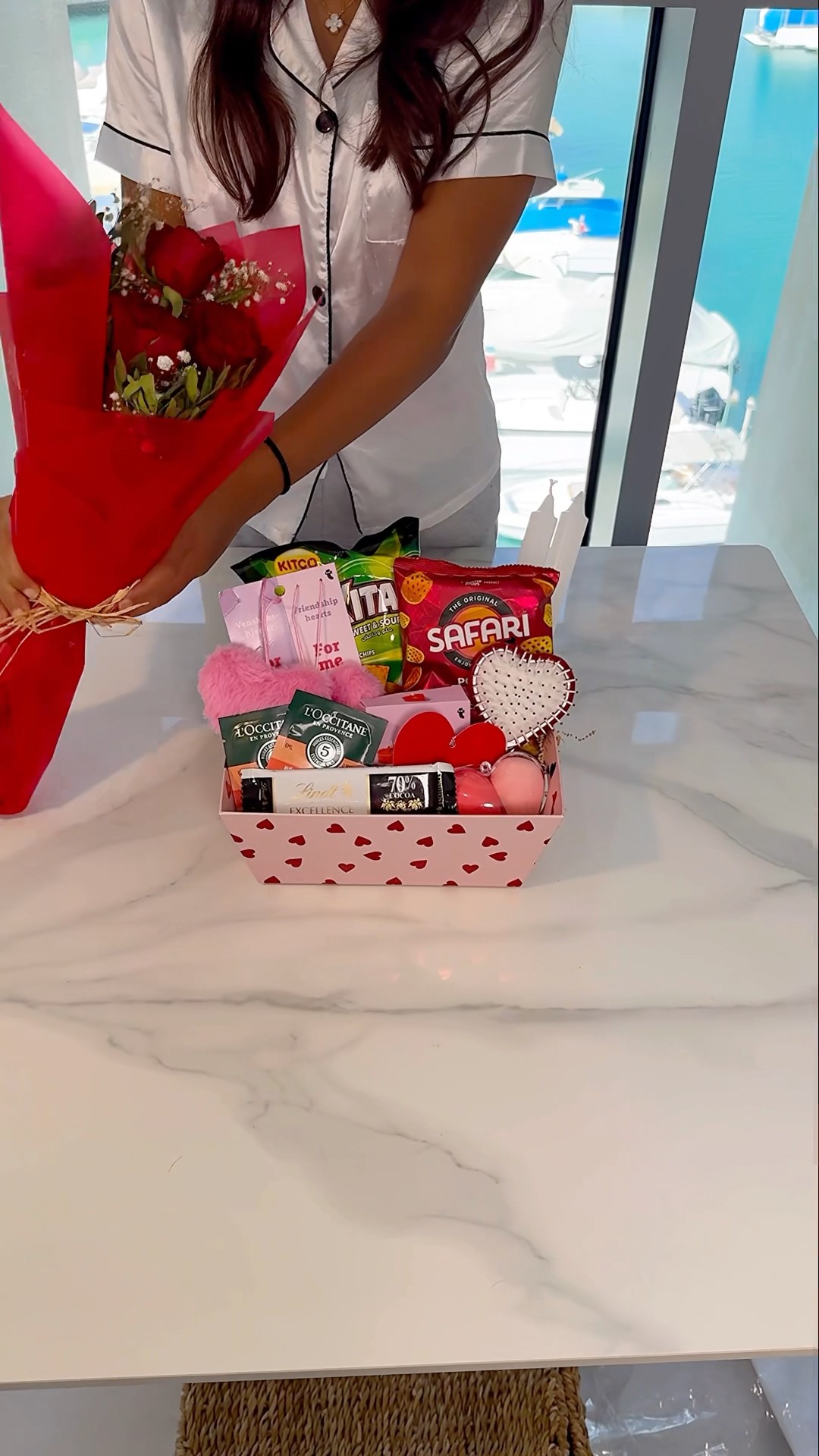 منى فاجأتني بهدية تجنن #gift