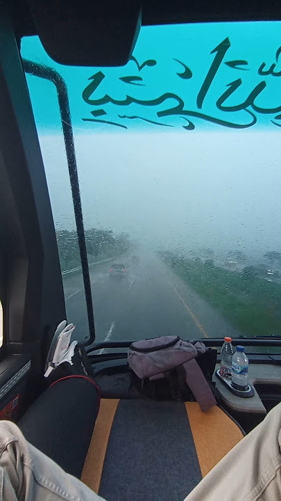 MOMEN SYAHDU NAIK BUS DOUBLE DECKER MTRANS JOGJA - SURABAYA DIGUYUR HUJAN DERAS #mtrans #bismania