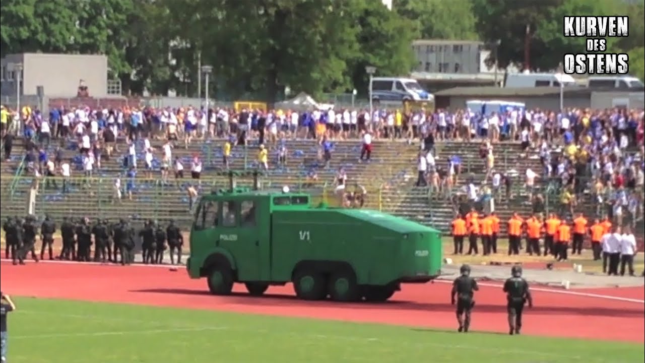 FC Rot-Weiß Erfurt II - 1. FC Lokomotive Leipzig 14.06.2015 | Choreo, Pyro & Ausschreitungen