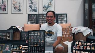 Encik Azri pengumpul pin Hard Rock dari serata dunia