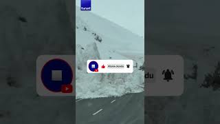 Hakkari-Van yoluna çığ düştü, araçlar mahsur kaldı #hakkari #van #çığ