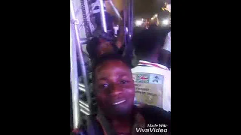 A fan surprised wizkid in his concert see what wizkid did to the fan is not funny at all