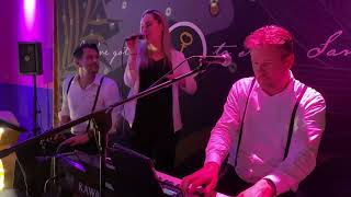 Stretto - Night Like This Caro Emerald