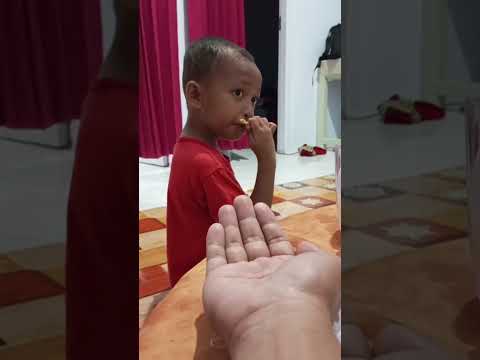 Percuma Minta Makanan Kesukaan Dia, Gak akan Digubris, Anak siapa ini? 😂😁🤭