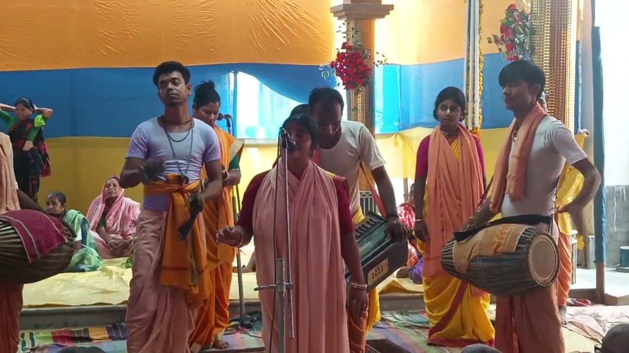 শ্রী শ্রী গীতা সম্প্রদায়। রাগ ভীম পলিশ্রী। শুনলেই মনটা ভরে যাবে। রাধে রাধে।