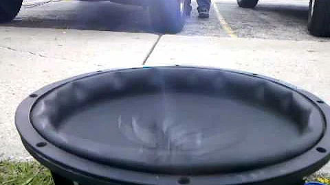 Soundstream T5 getting its Ass kicked by a AQ 3500.1