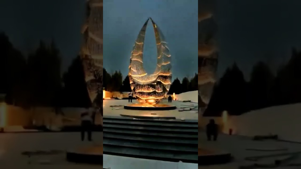 Mirror-polished stainless steel luminous sculpture