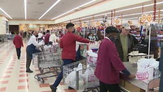 What it looks like inside Market Basket before Thanksgiving 2021