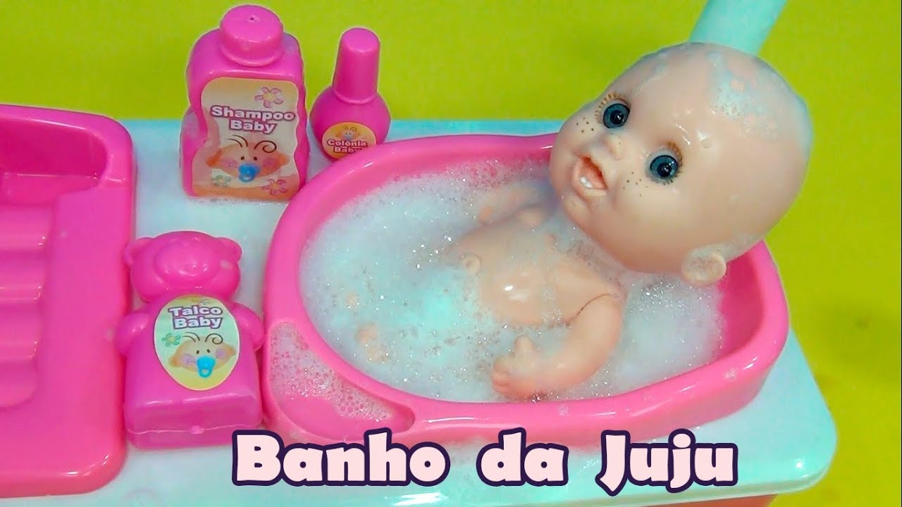 Banho da Boneca Juju! Rotina da tarde da boneca da tia Cris