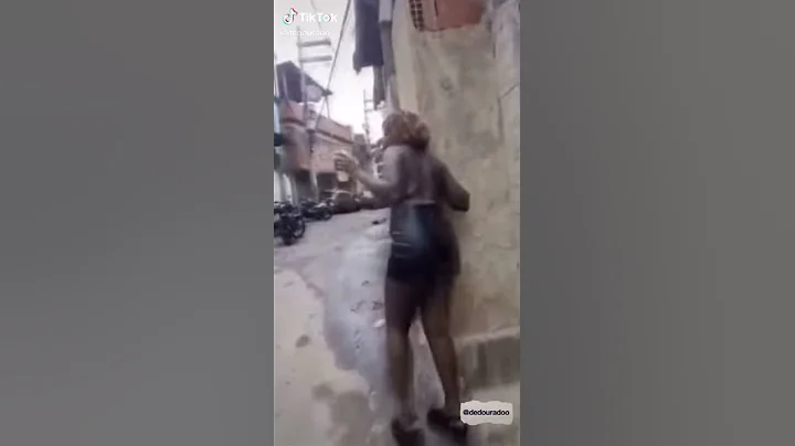 Stan Twitter: Im in the hole I'm falling down / Lady Gaga Alice