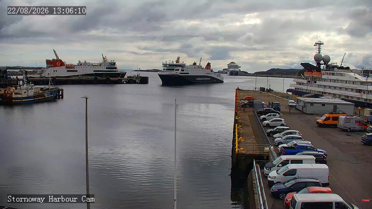 22/08/26 - Stornoway Harbour (Ferry & Cruise Port) - Hebridean Cam (Sapphire Princess, Corinthian)