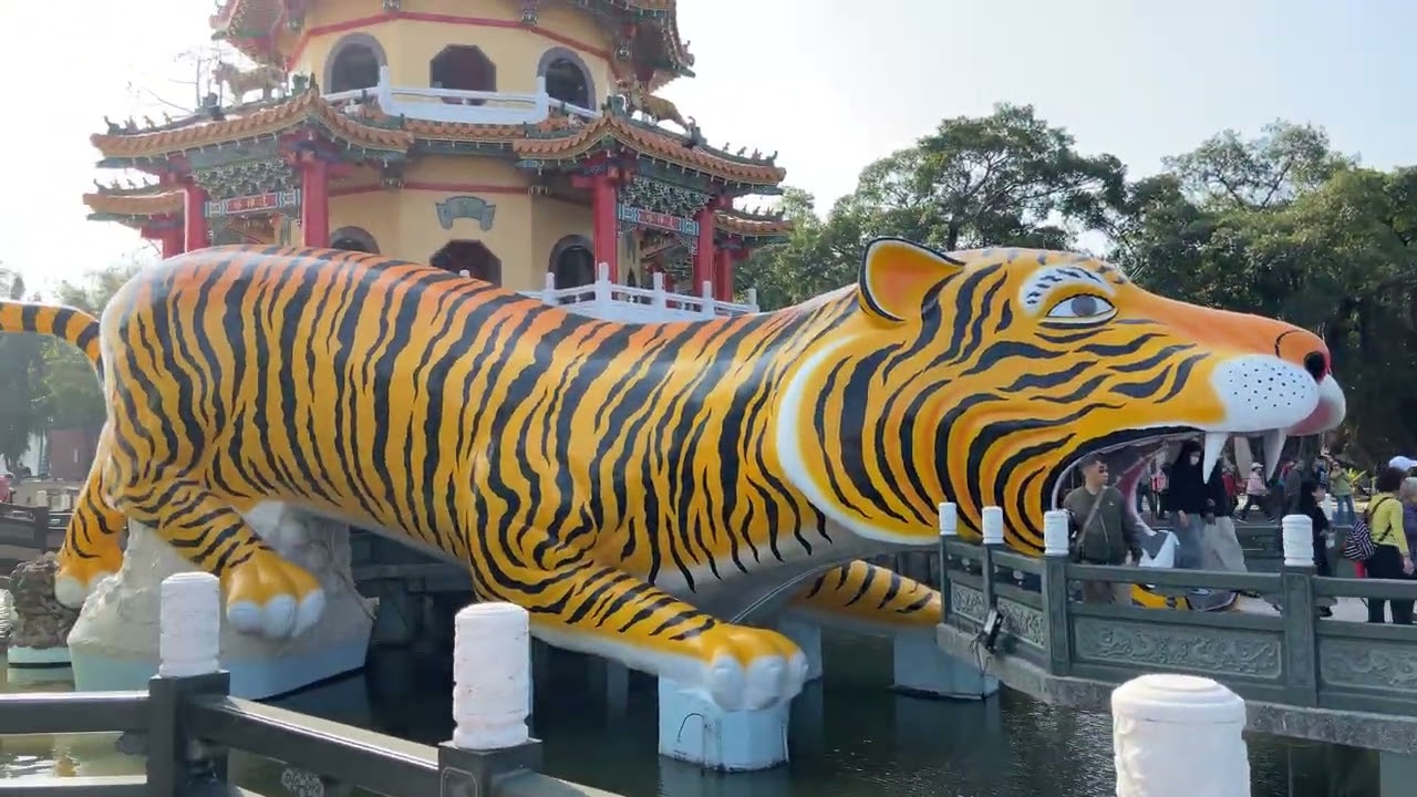 Chùa Long Hổ (龍虎塔)