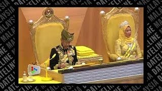 King forced to inspect guard-of-honour indoors due to haze