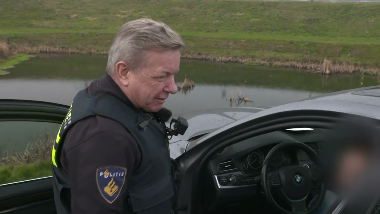 Bezopen bestuurder wil gewoon wegrijden bij Wegmisbruikers