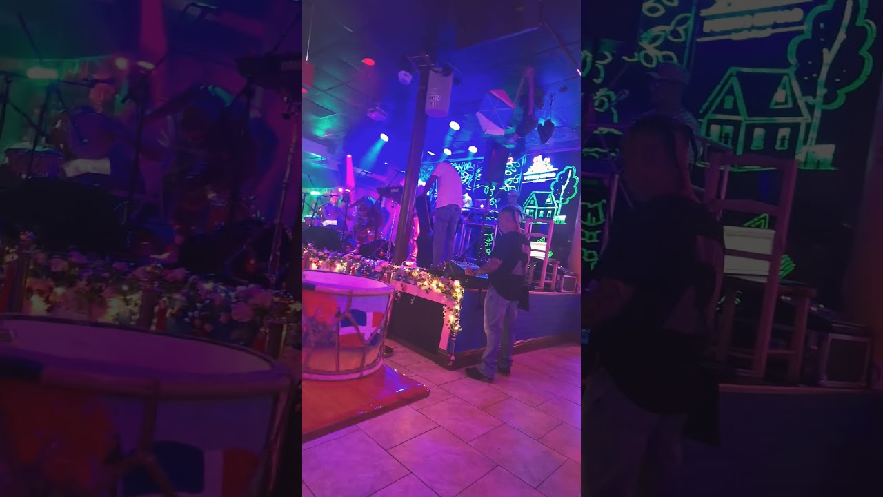 Eating at perico ripiao 