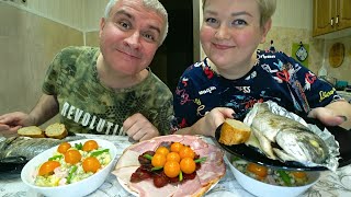 Мукбанг ОБЪЕДАЛОВО на ночь! ДИВАННЫЕ войска и ОТЧАЯННЫЕ ДОМОХОЗЯЙКИ, КТО они?! Семейный ужин