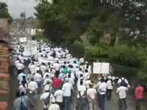 Trabajadores del Ingenio, marcharon en el Municipio de El Cerrito, pidiendo negociaciÃ³n sin intervenciÃ³n de terceros que parecen no estar interesados en la estabilidad econÃ³mica de la region.