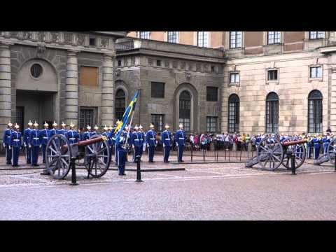 Vidéo: Relève de la garde à Stockholm, Suède