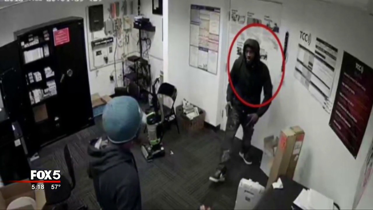 Armed robbery holds up Lovejoy Verizon store YouTube