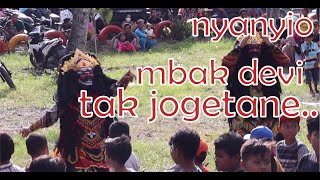 Devi Sinden datang Buto Lucu njaluk lagu, Adya ta?