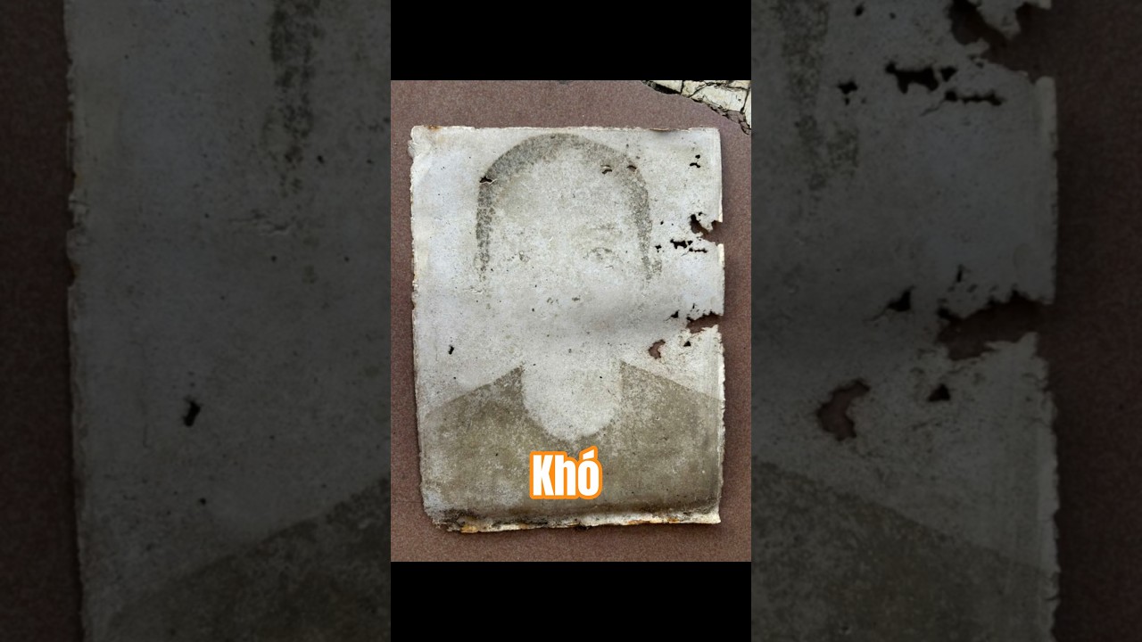 Khôi phục ảnh cũ rách làm hình thờ cho Bà ngày Tết