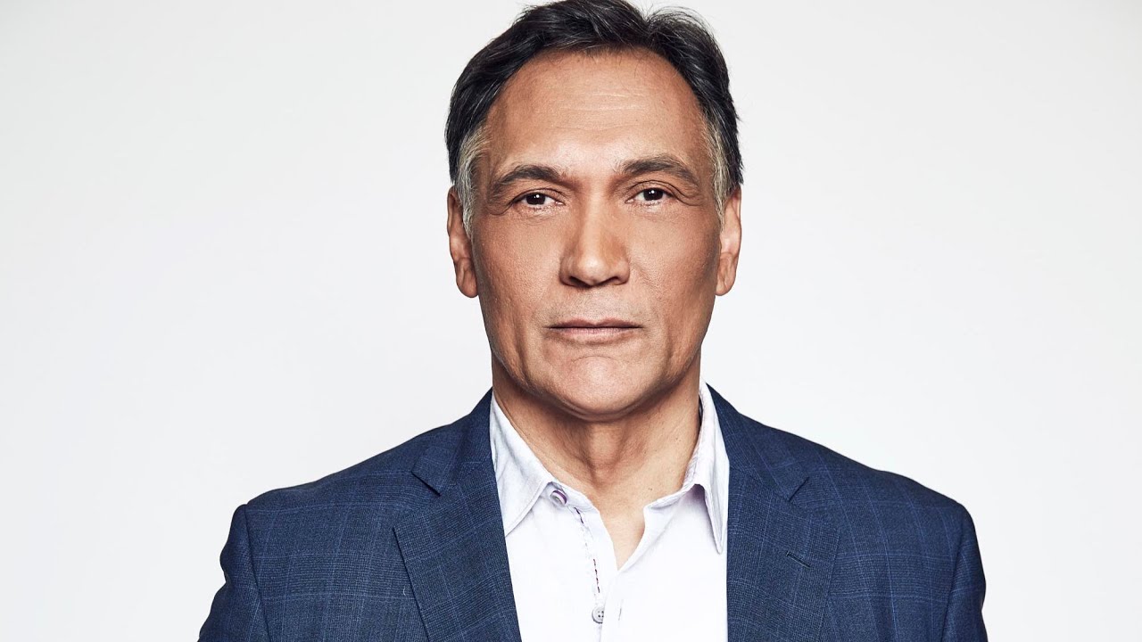 Chuey Martinez Gives 'In The Heights' Star Jimmy Smits His Flowers