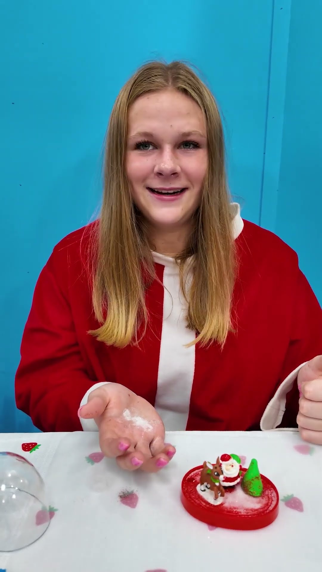Assistant Crafts a DIY Christmas Snow globe #FamilyFun #diychristmascrafts #HolidayCraft