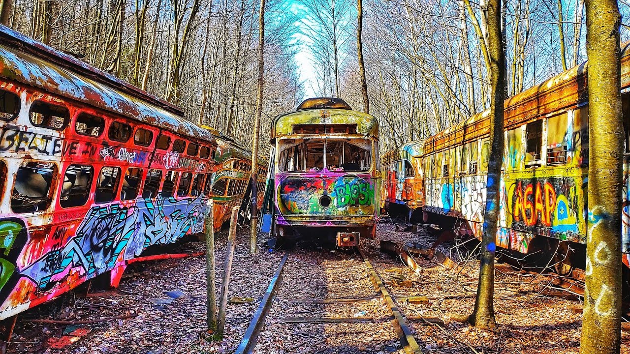 Exploring Trolly Graveyard [Vintage Electric Streetcar Company] Abandoned