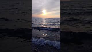 Concertul mării la apus...🌅 #sunset #travel #shorts #short #reels #beach #waves #sky #shortvideo