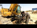 Pakistani worker excavator swing gear repaire and change