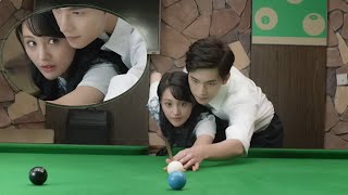 Xiao Nai teaches a beauty to play billiards step by step, with sultry postures..so so sweet