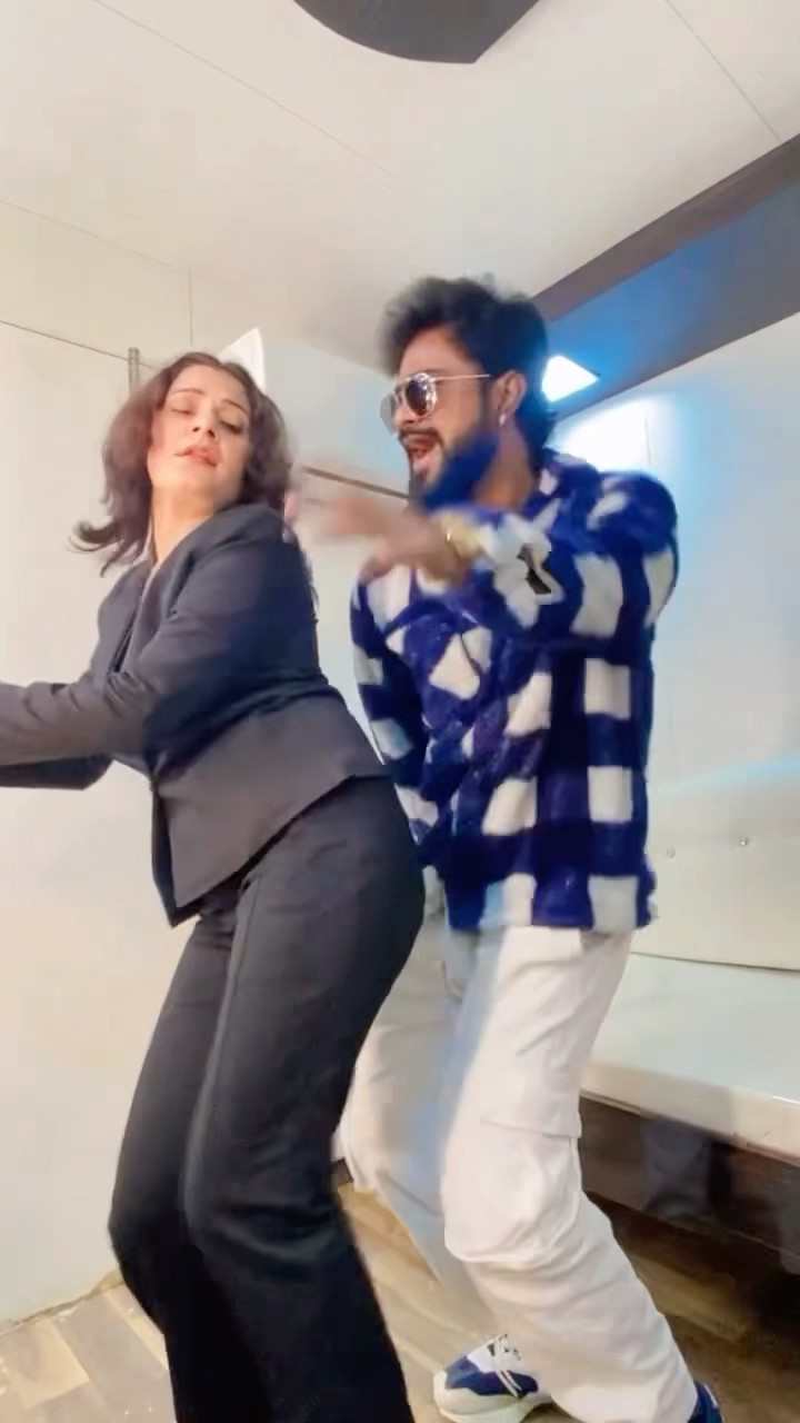 Latake ho kamar pa choti bar bar #bhojpuri #riteshpandaysong